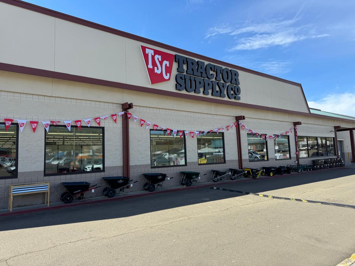 New Tractor Supply Store Opens Doors in Roseburg