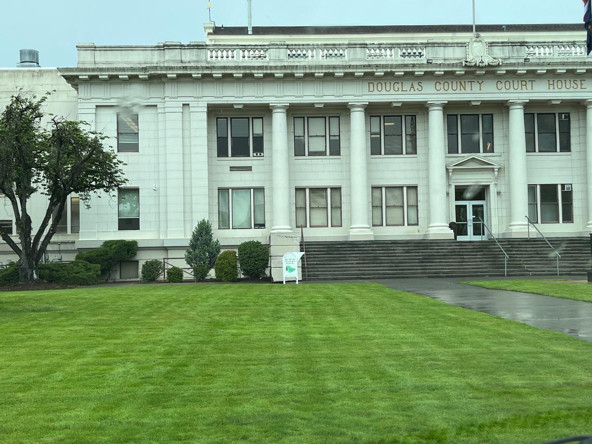 Grand Jury Clears Two Aides in Roseburg Student Injury Case