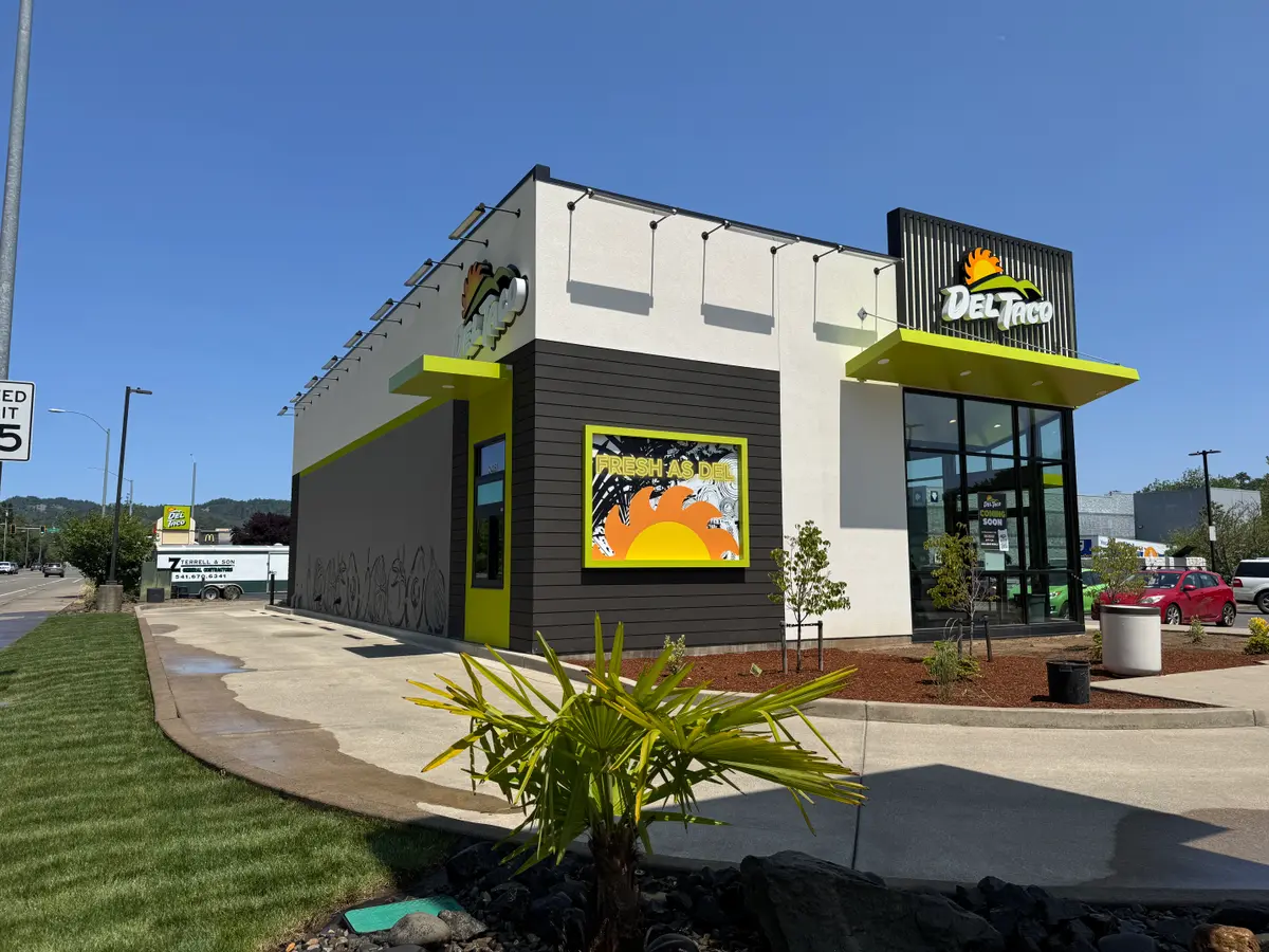 Del Taco Reopens in Roseburg on June 5th