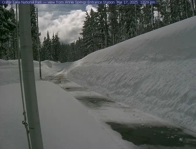 Crater Lake Now has 14.5 Feet of Snow, All Roads Into Park Temporarily Closed