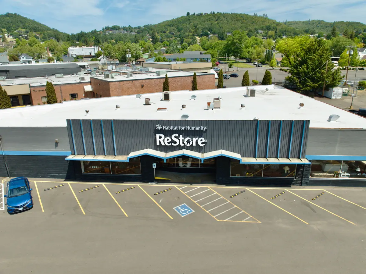 Umpqua Valley Habitat for Humanity Opens ReStore on Diamond Lake Boulevard