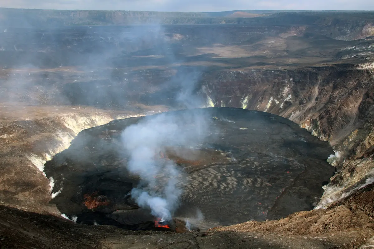 Kīlauea Report: Filling Lake Laps Onto Inner Ledge — Hawaii Tracker