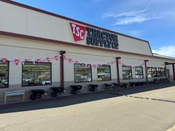 New Tractor Supply Store Opens Doors in Roseburg